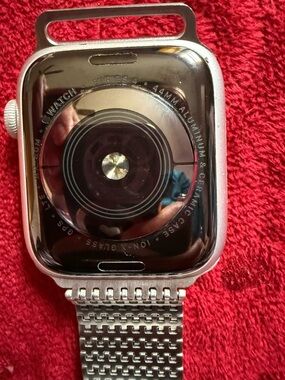 Apple Watch Series 4 Silver Aluminum with Silver Milanese Band